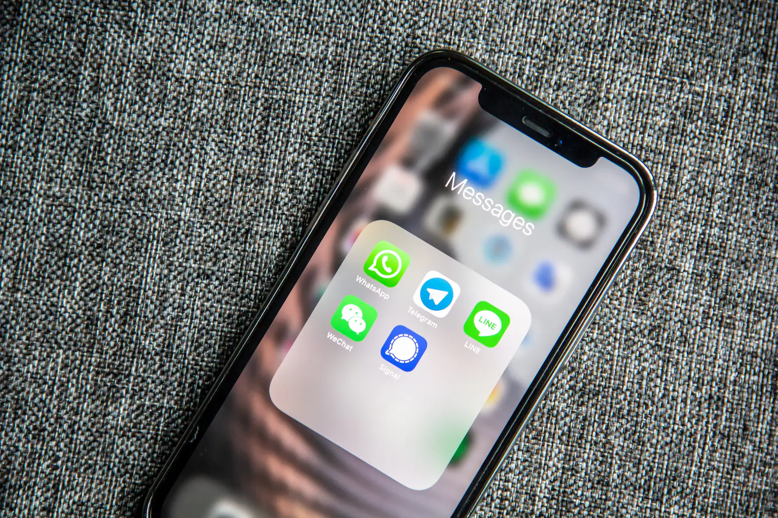 Cuánto cuesta un agente de IA para WhatsApp en Chile (precios reales 2026)